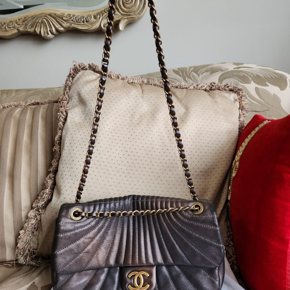 Chanel flap bag - Picture 3 of 9